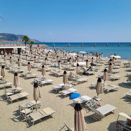 Appartamento La Casa Di Freddy Loano Buitenkant foto